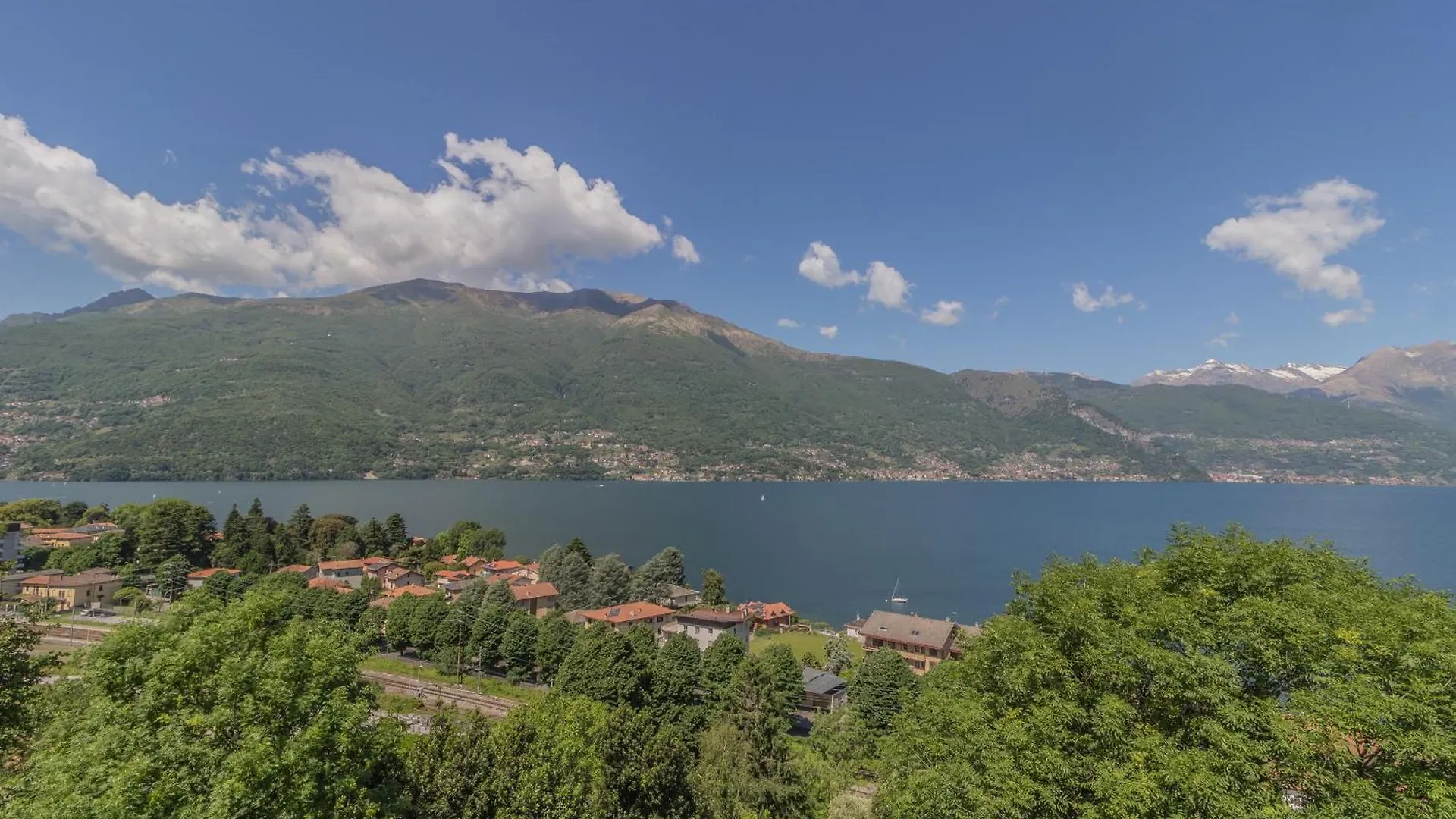 Апартаменты Brezza Del Lario Bilocale By Varenna Holidays Дервио Италия