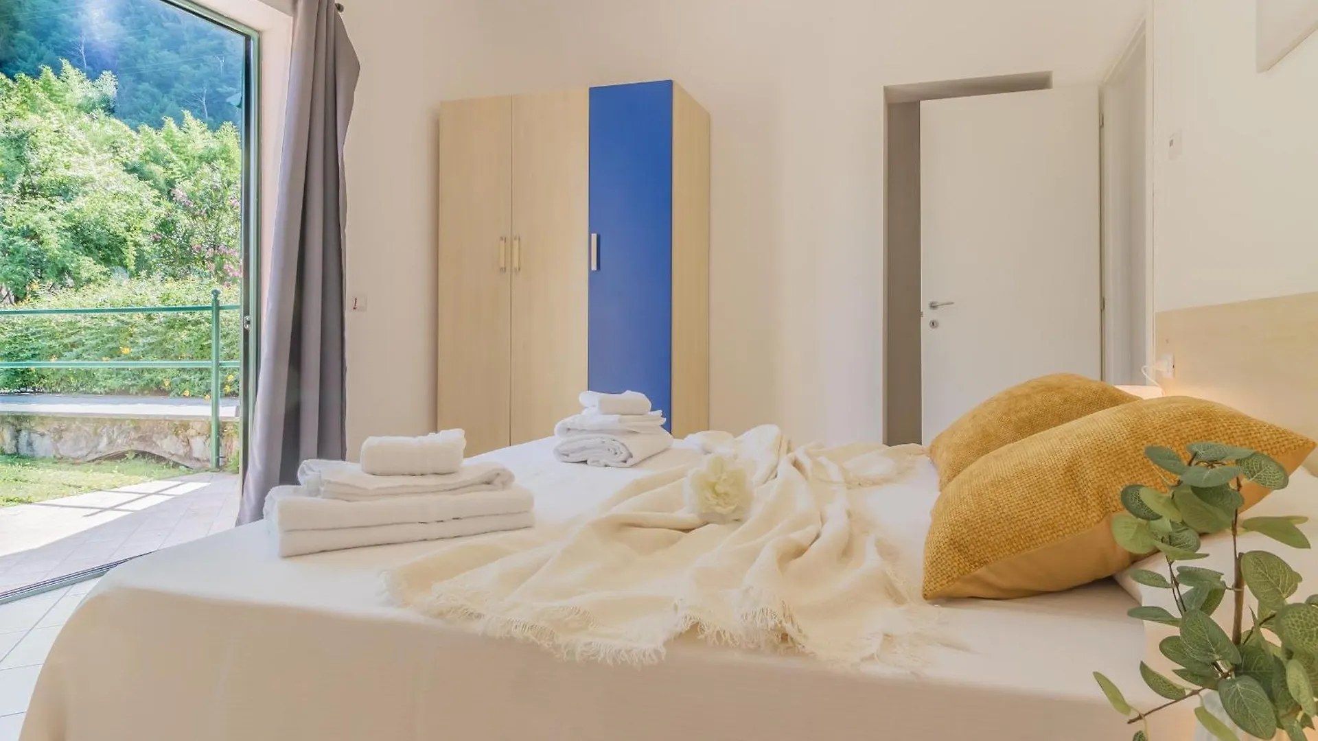 Апартаменты Brezza Del Lario Bilocale By Varenna Holidays Дервио