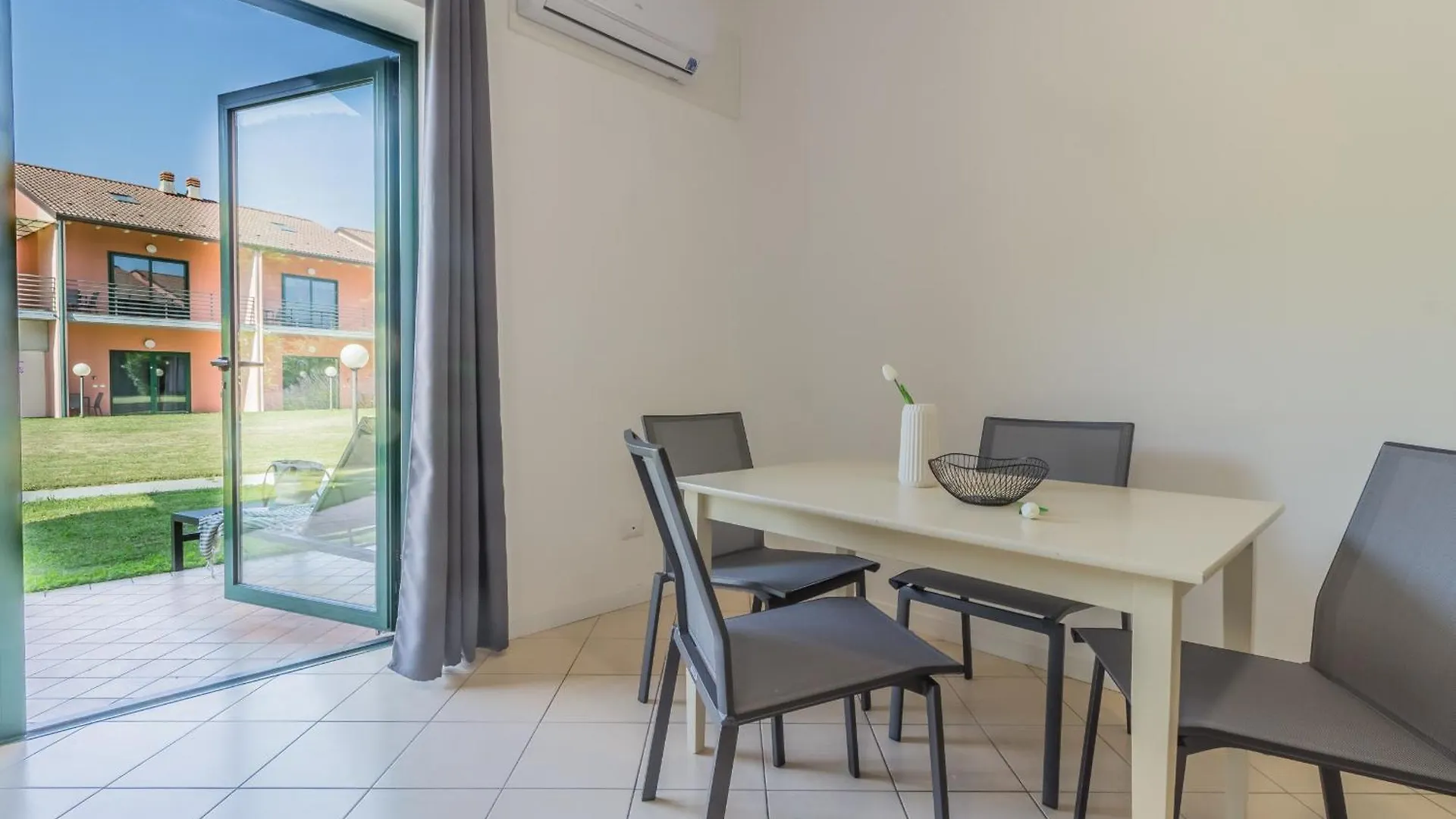 Brezza Del Lario Bilocale By Varenna Holidays Дервио
