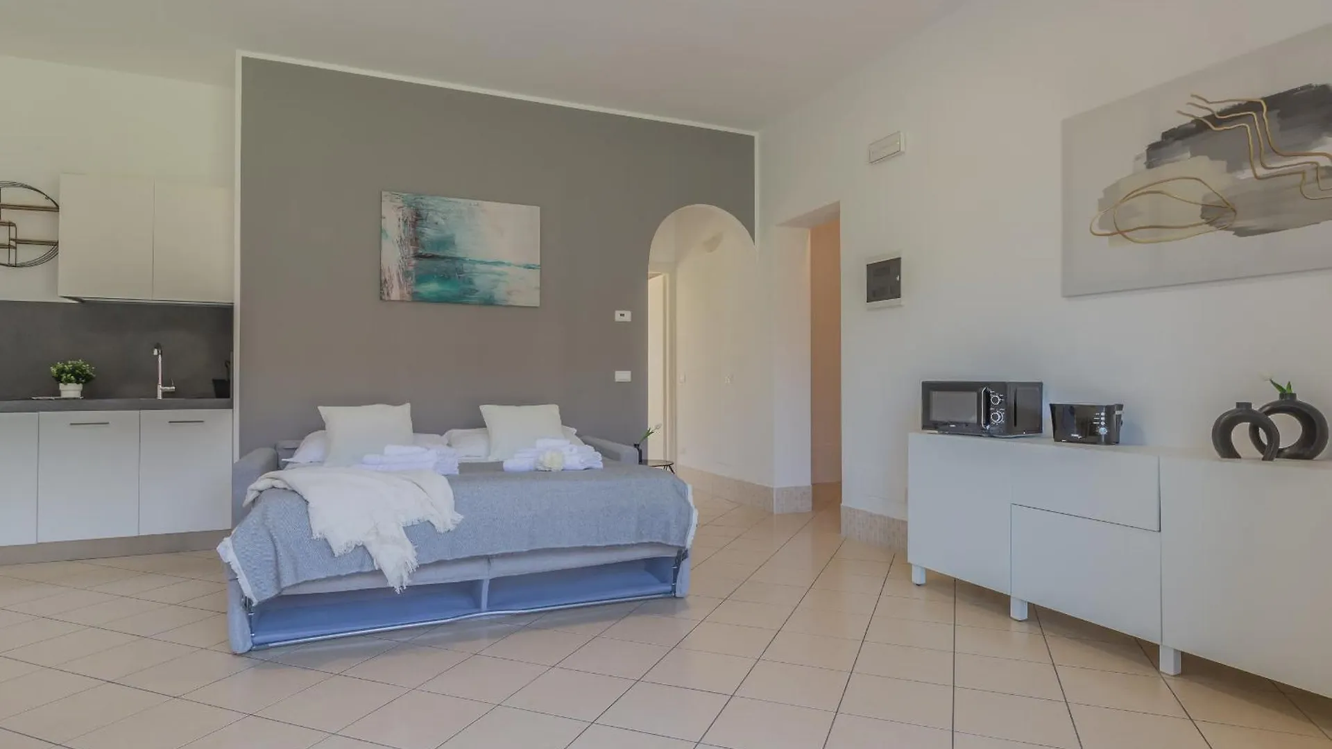 Апартаменты Brezza Del Lario Bilocale By Varenna Holidays Дервио