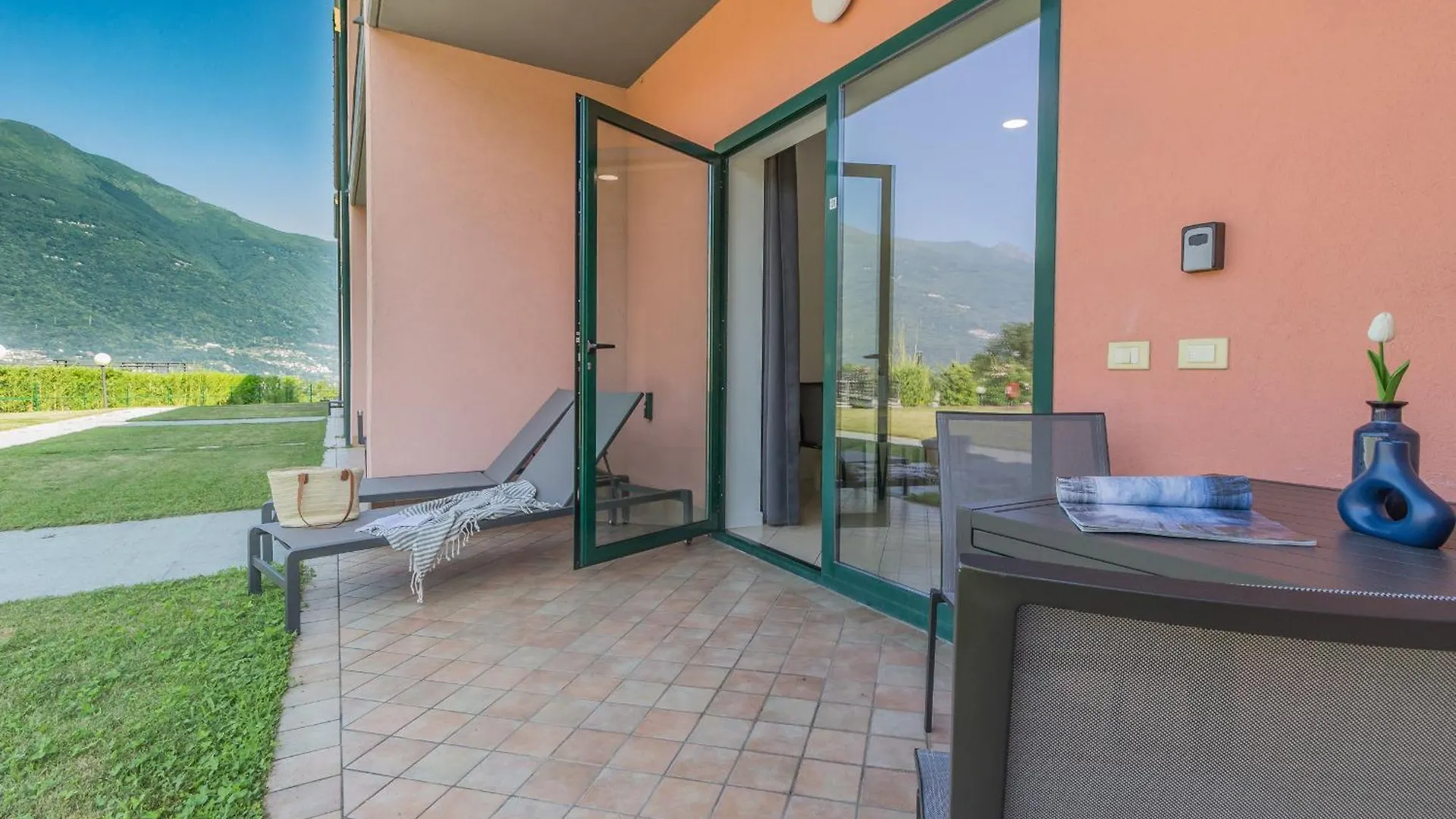 Brezza Del Lario Bilocale By Varenna Holidays Дервио Апартаменты